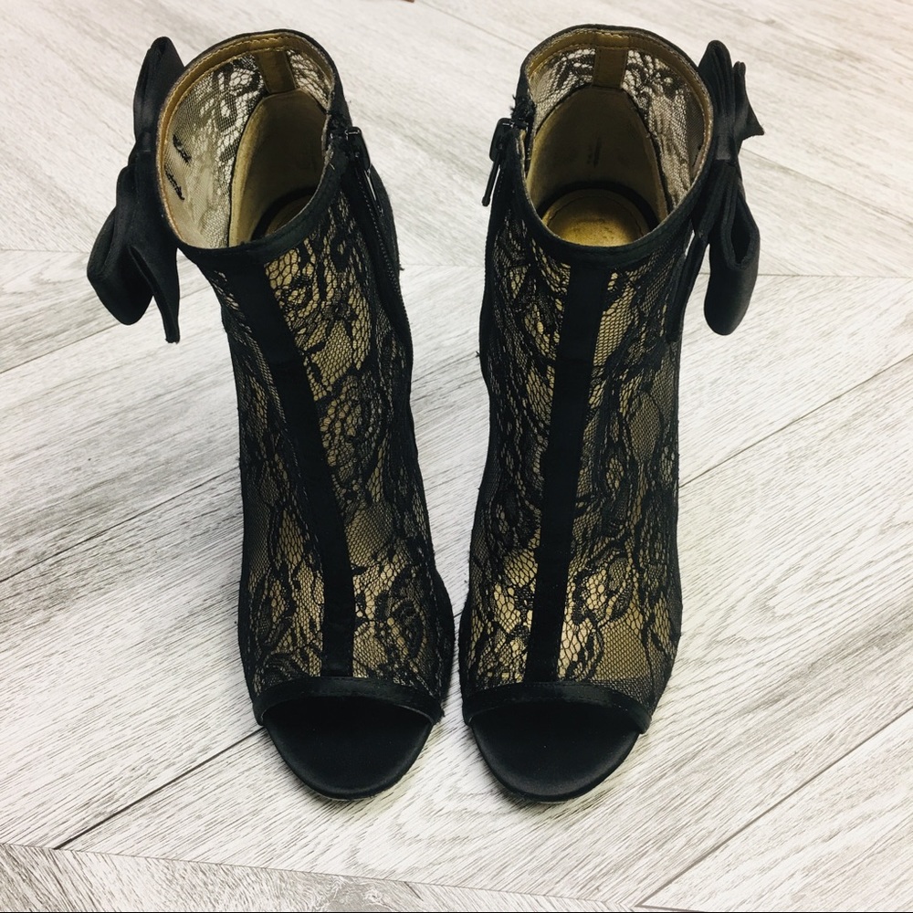 Badgley Mischka | Belle Lace Bow Booties Size 6.5 - Picture 5 of 8